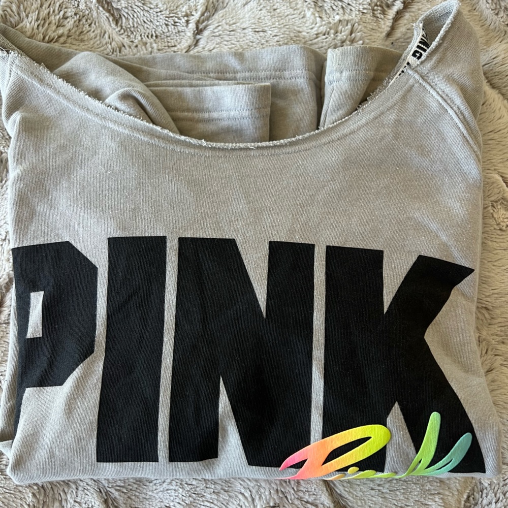 Over sized off the shoulder long sleeve!